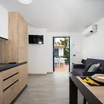 Acquamarina, Sul Mare Con Piscina Daire *