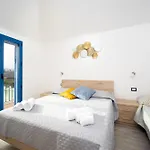Acquamarina, Sul Mare Con Piscina Daire