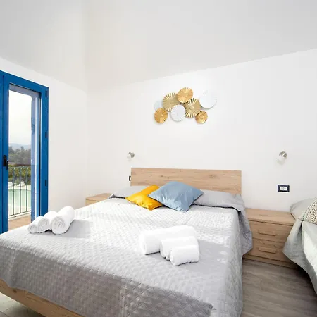 Acquamarina, Sul Mare Con Piscina アパート